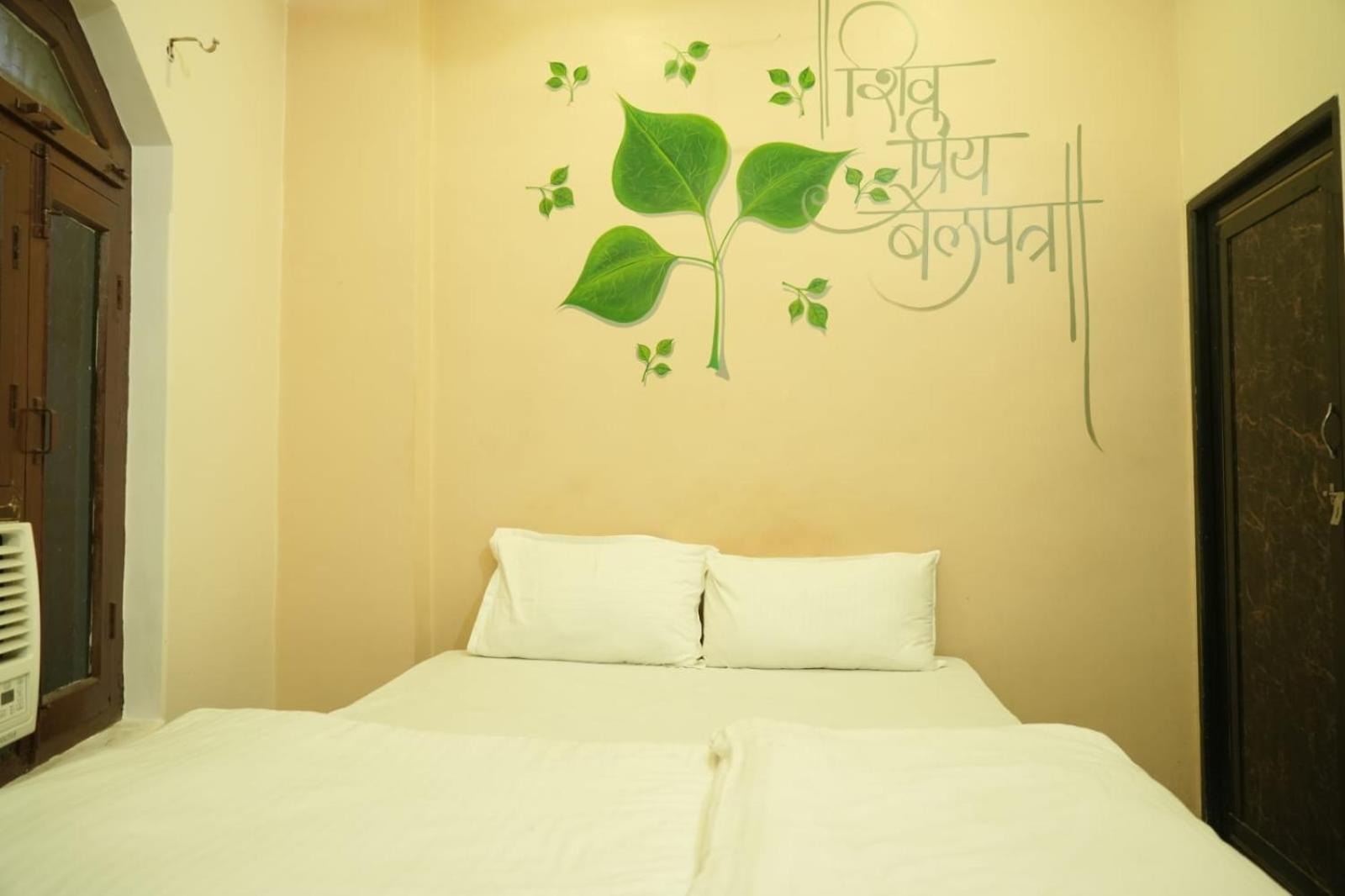 Luv Kush Baba Guest House - Varanasi — Photos 2